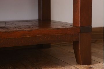 アンティーク家具　脚付き　和製アンティーク　古い木製のシンプルなラック(飾り棚)