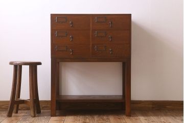 アンティーク家具　ネームプレート付き!　イギリスアンティーク　古い木製の脚付きドロワー(引き出し)(1)