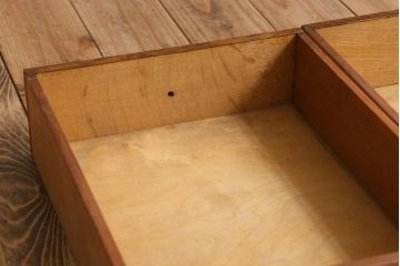 アンティーク家具　ネームプレート付き!　イギリスアンティーク　古い木製の脚付きドロワー(引き出し)(1)