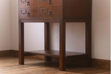 アンティーク家具　ネームプレート付き!　イギリスアンティーク　古い木製の脚付きドロワー(引き出し)(1)