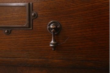 アンティーク家具　ネームプレート付き!　イギリスアンティーク　古い木製の脚付きドロワー(引き出し)(1)