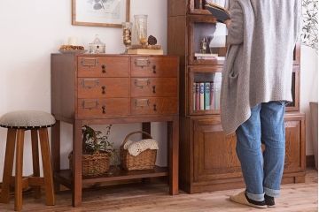 アンティーク家具　ネームプレート付き!　イギリスアンティーク　古い木製の脚付きドロワー(引き出し)(2)