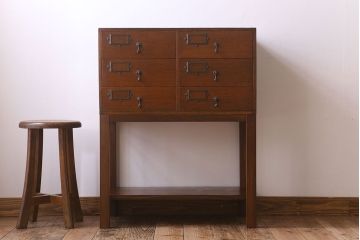 アンティーク家具　ネームプレート付き!　イギリスアンティーク　古い木製の脚付きドロワー(引き出し)(2)