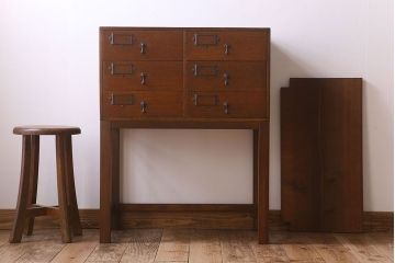 アンティーク家具　ネームプレート付き!　イギリスアンティーク　古い木製の脚付きドロワー(引き出し)(2)