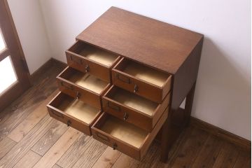 アンティーク家具　ネームプレート付き!　イギリスアンティーク　古い木製の脚付きドロワー(引き出し)(2)