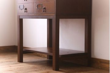 アンティーク家具　ネームプレート付き!　イギリスアンティーク　古い木製の脚付きドロワー(引き出し)(2)