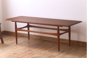 ヴィンテージ家具　北欧ビンテージ　デンマーク製　チーク材のコーヒーテーブル(センターテーブル)