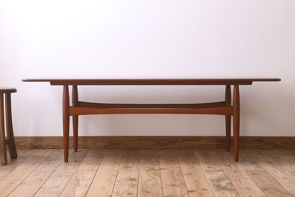 ヴィンテージ家具　北欧ビンテージ　デンマーク製　チーク材のコーヒーテーブル(センターテーブル)
