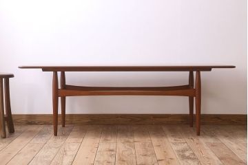 ヴィンテージ家具　北欧ビンテージ　デンマーク製　チーク材のコーヒーテーブル(センターテーブル)