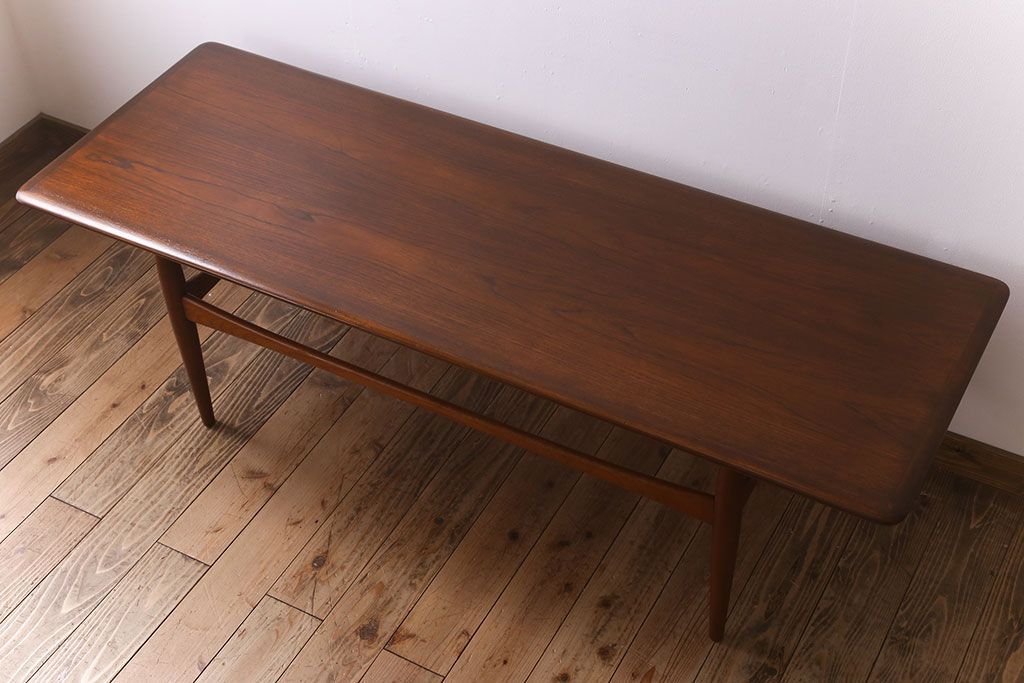 ヴィンテージ家具　北欧ビンテージ　デンマーク製　チーク材のコーヒーテーブル(センターテーブル)