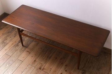 ヴィンテージ家具　北欧ビンテージ　デンマーク製　チーク材のコーヒーテーブル(センターテーブル)