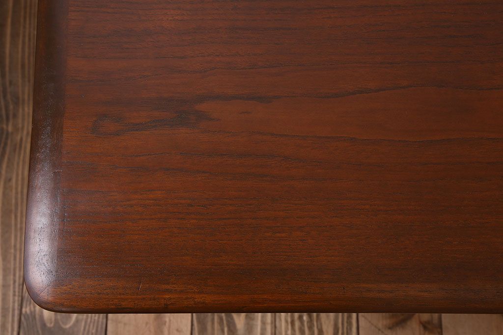 ヴィンテージ家具　北欧ビンテージ　デンマーク製　チーク材のコーヒーテーブル(センターテーブル)