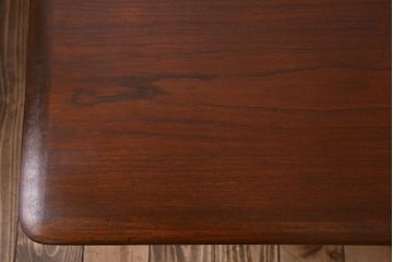 ヴィンテージ家具　北欧ビンテージ　デンマーク製　チーク材のコーヒーテーブル(センターテーブル)