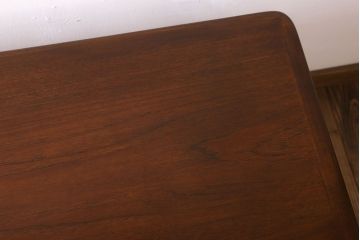 ヴィンテージ家具　北欧ビンテージ　デンマーク製　チーク材のコーヒーテーブル(センターテーブル)