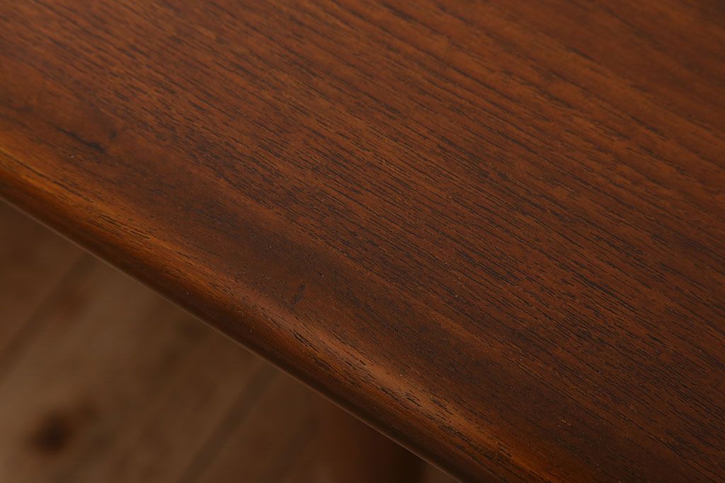 ヴィンテージ家具　北欧ビンテージ　デンマーク製　チーク材のコーヒーテーブル(センターテーブル)