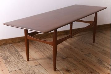 ヴィンテージ家具　北欧ビンテージ　デンマーク製　チーク材のコーヒーテーブル(センターテーブル)