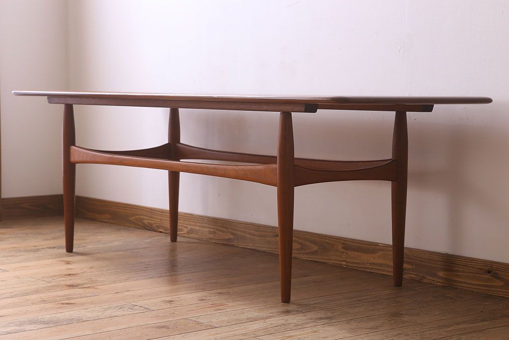 ヴィンテージ家具　北欧ビンテージ　デンマーク製　チーク材のコーヒーテーブル(センターテーブル)