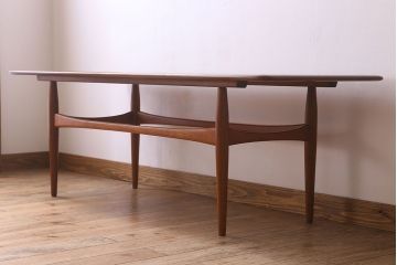 ヴィンテージ家具　北欧ビンテージ　デンマーク製　チーク材のコーヒーテーブル(センターテーブル)