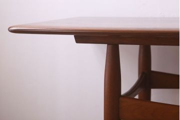 ヴィンテージ家具　北欧ビンテージ　デンマーク製　チーク材のコーヒーテーブル(センターテーブル)