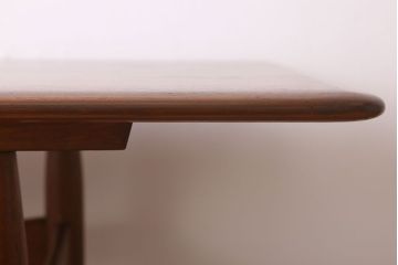 ヴィンテージ家具　北欧ビンテージ　デンマーク製　チーク材のコーヒーテーブル(センターテーブル)