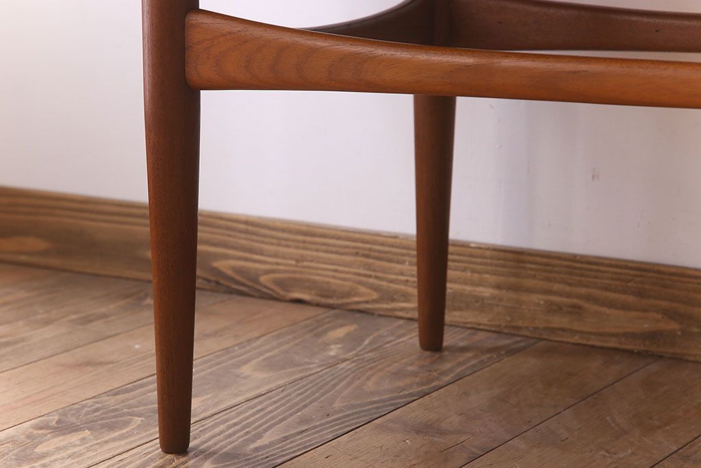 ヴィンテージ家具　北欧ビンテージ　デンマーク製　チーク材のコーヒーテーブル(センターテーブル)