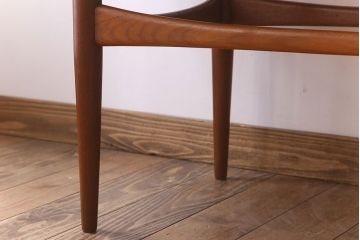 ヴィンテージ家具　北欧ビンテージ　デンマーク製　チーク材のコーヒーテーブル(センターテーブル)