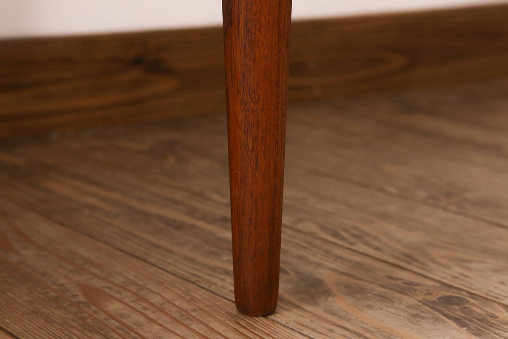 ヴィンテージ家具　北欧ビンテージ　デンマーク製　チーク材のコーヒーテーブル(センターテーブル)