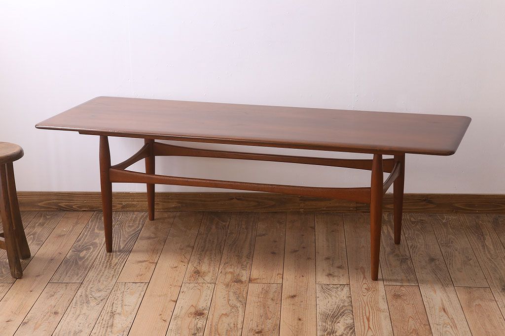 ヴィンテージ家具　北欧ビンテージ　デンマーク製　チーク材のコーヒーテーブル(センターテーブル)