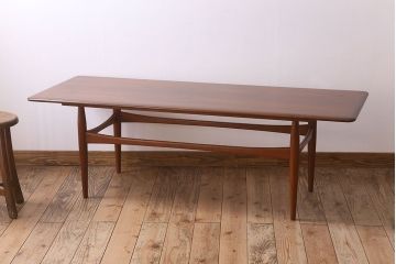 ヴィンテージ家具　北欧ビンテージ　デンマーク製　チーク材のコーヒーテーブル(センターテーブル)