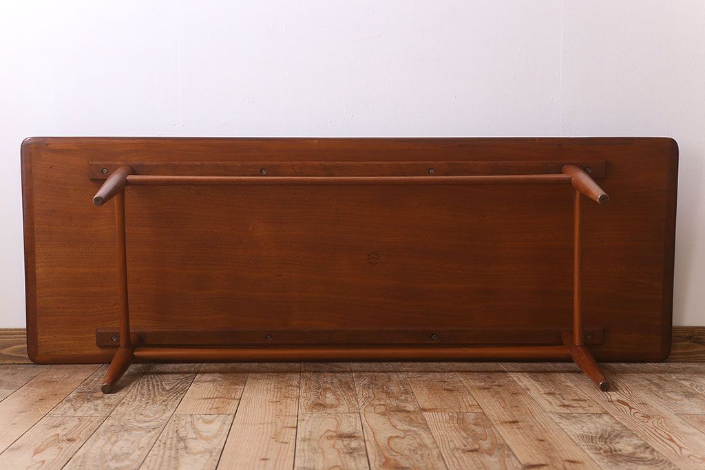 ヴィンテージ家具　北欧ビンテージ　デンマーク製　チーク材のコーヒーテーブル(センターテーブル)