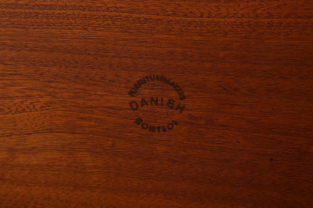 ヴィンテージ家具　北欧ビンテージ　デンマーク製　チーク材のコーヒーテーブル(センターテーブル)