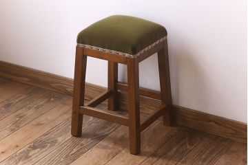レトロ家具　アンティーク　ナラ材製のレトロなクッション座面角スツール(2)