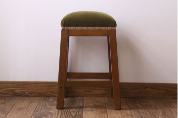 レトロ家具　アンティーク　ナラ材製のレトロなクッション座面角スツール(2)