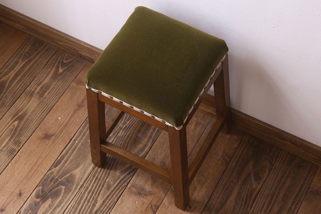 レトロ家具　アンティーク　ナラ材製のレトロなクッション座面角スツール(2)