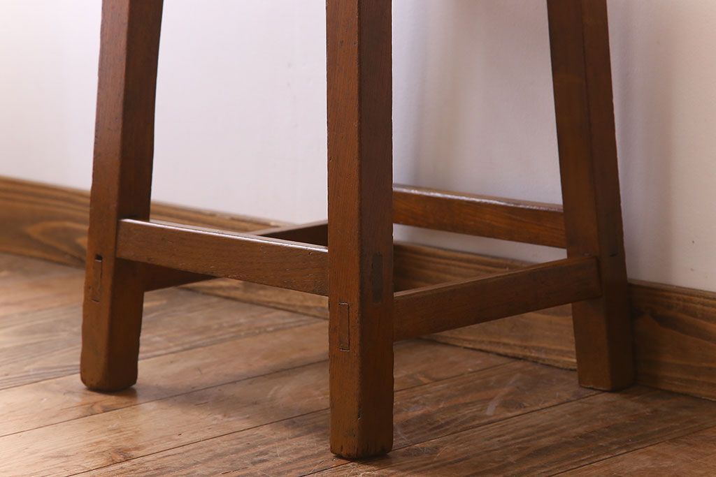 レトロ家具　アンティーク　ナラ材製のレトロなクッション座面角スツール(2)