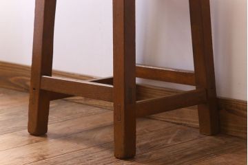 レトロ家具　アンティーク　ナラ材製のレトロなクッション座面角スツール(2)