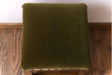 レトロ家具　アンティーク　ナラ材製のレトロなクッション座面角スツール(2)