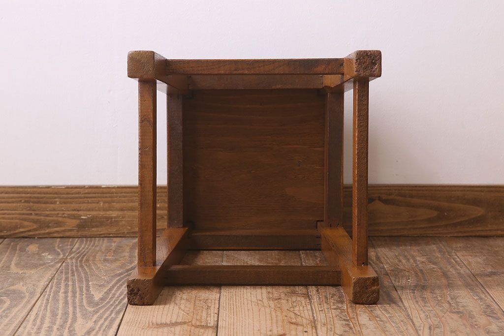 レトロ家具　アンティーク　ナラ材製のレトロなクッション座面角スツール(2)