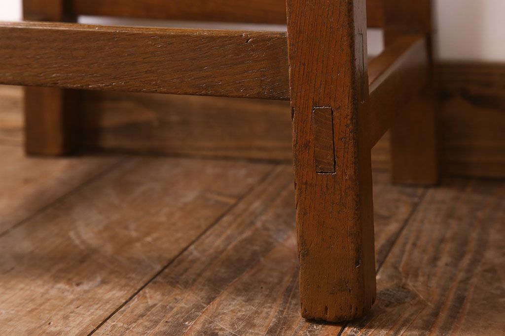 レトロ家具　アンティーク　ナラ材製のレトロなクッション座面角スツール(2)