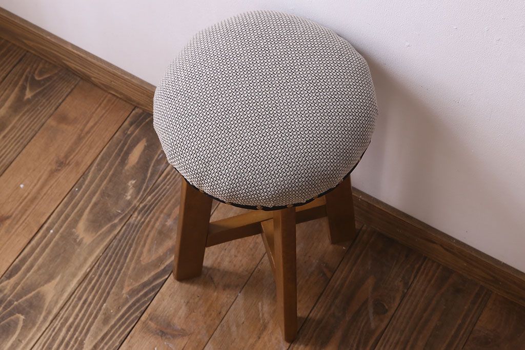 アンティーク家具　古いブナ材製のクッション座面丸スツール(椅子、チェア)(3)