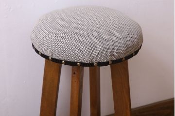 アンティーク家具　古いブナ材製のクッション座面丸スツール(椅子、チェア)(3)