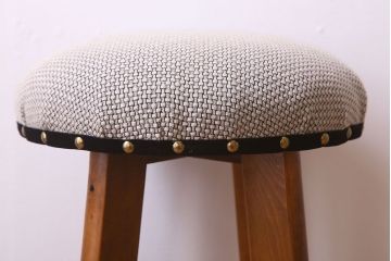 アンティーク家具　古いブナ材製のクッション座面丸スツール(椅子、チェア)(3)