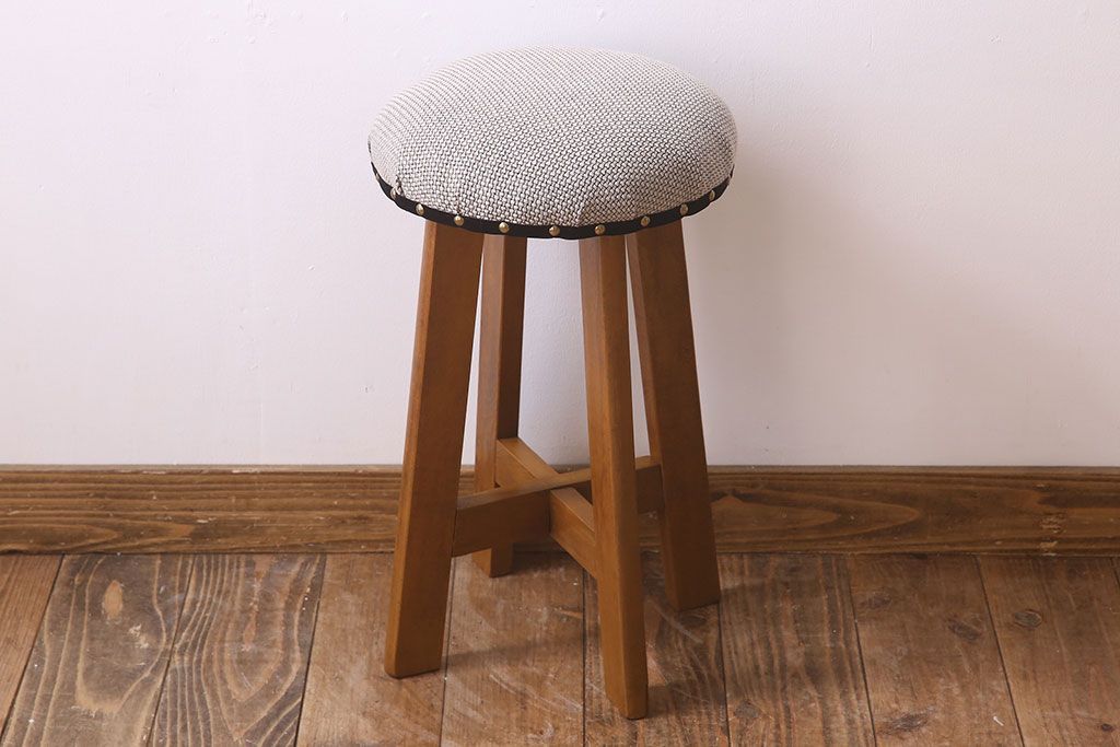 アンティーク家具　古いブナ材製のクッション座面丸スツール(椅子、チェア)(3)