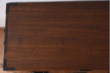 アンティーク家具　総桐材　和製アンティーク　鉄脚付き!シンプルな古い木の時代箪笥ローボード(1)