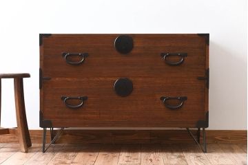 アンティーク家具　総桐材　和製アンティーク　鉄脚付き!シンプルな古い木の時代箪笥ローボード(1)