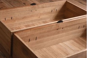 アンティーク家具　総桐材　和製アンティーク　鉄脚付き!シンプルな古い木の時代箪笥ローボード(1)