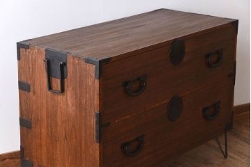 アンティーク家具　総桐材　和製アンティーク　鉄脚付き!シンプルな古い木の時代箪笥ローボード(1)