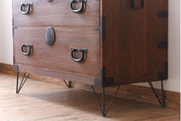 アンティーク家具　総桐材　和製アンティーク　鉄脚付き!シンプルな古い木の時代箪笥ローボード(1)