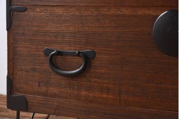 アンティーク家具　総桐材　和製アンティーク　鉄脚付き!シンプルな古い木の時代箪笥ローボード(1)