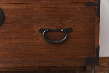 アンティーク家具　総桐材　和製アンティーク　鉄脚付き!シンプルな古い木の時代箪笥ローボード(1)